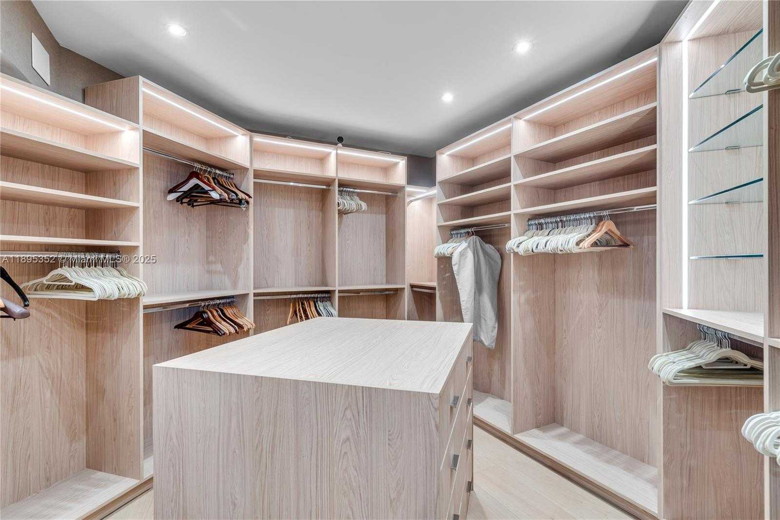 Small Image of 1643 BRICKELL AVE #3501, Miami Number 35