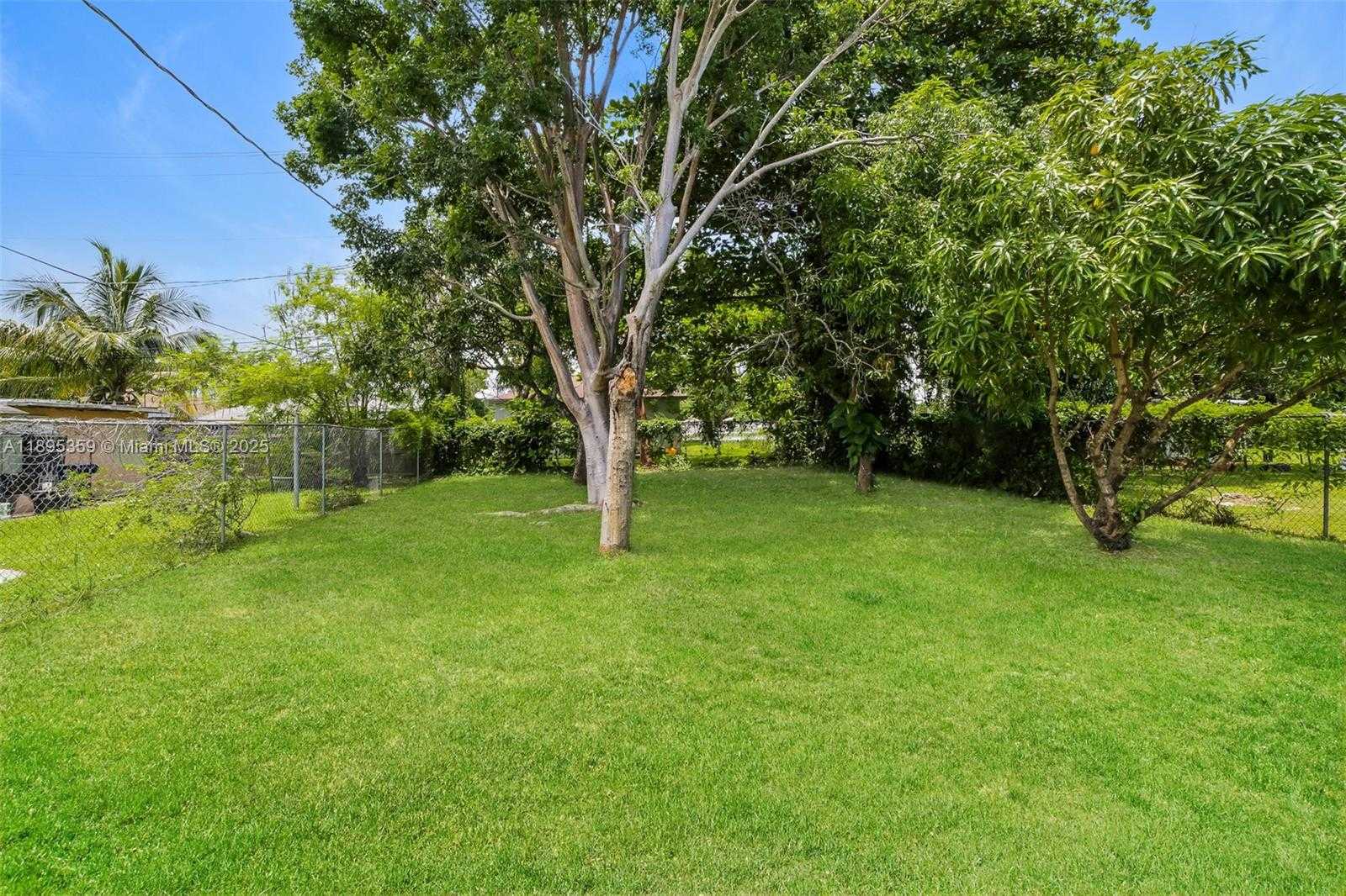 Small Image of 10131 WEST INDIGO ST, Miami Number 15