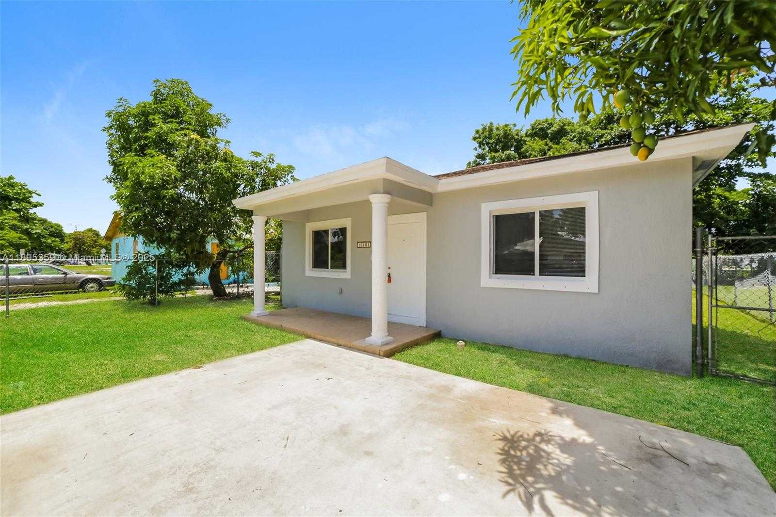 Small Image of 10131 WEST INDIGO ST, Miami Number 2