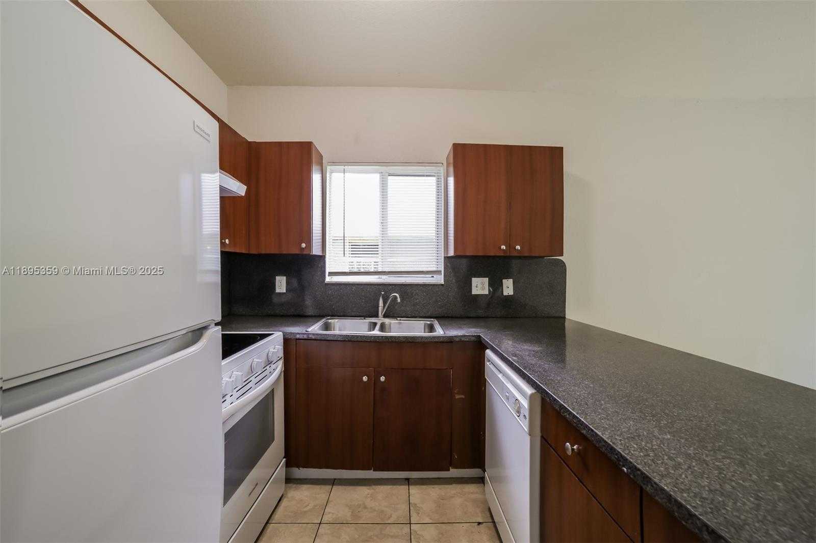 Small Image of 10131 WEST INDIGO ST, Miami Number 7