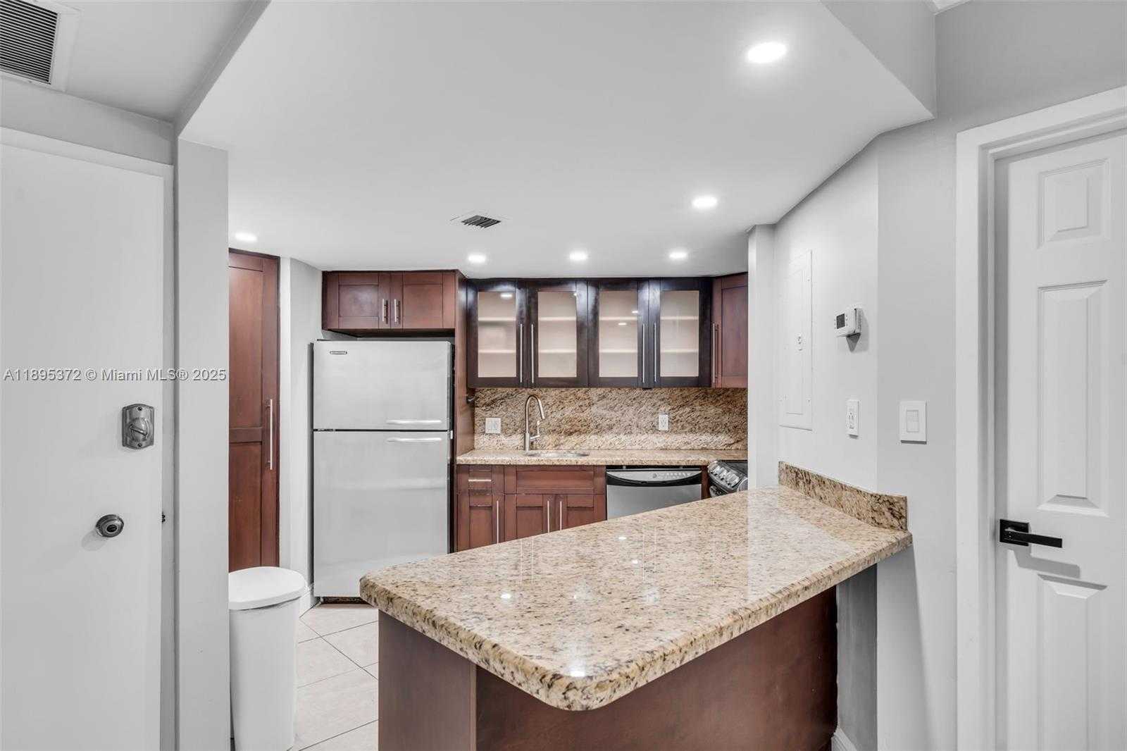 Small Image of 999 BRICKELL BAY DR #1005, Miami Number 11