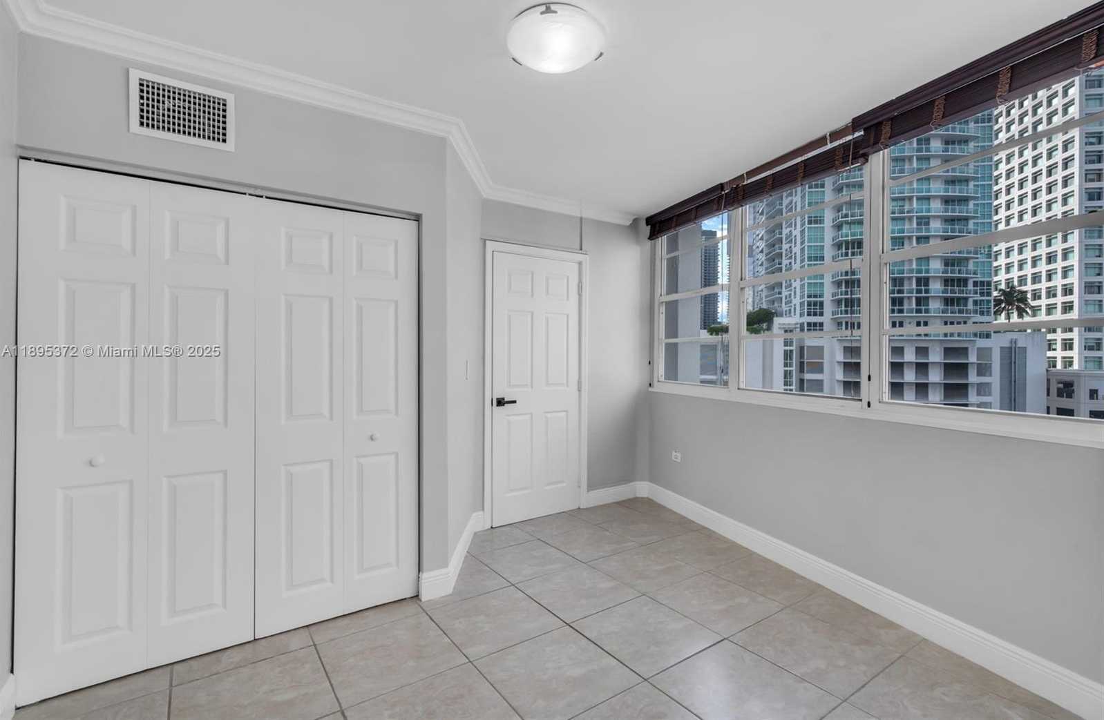Small Image of 999 BRICKELL BAY DR #1005, Miami Number 17