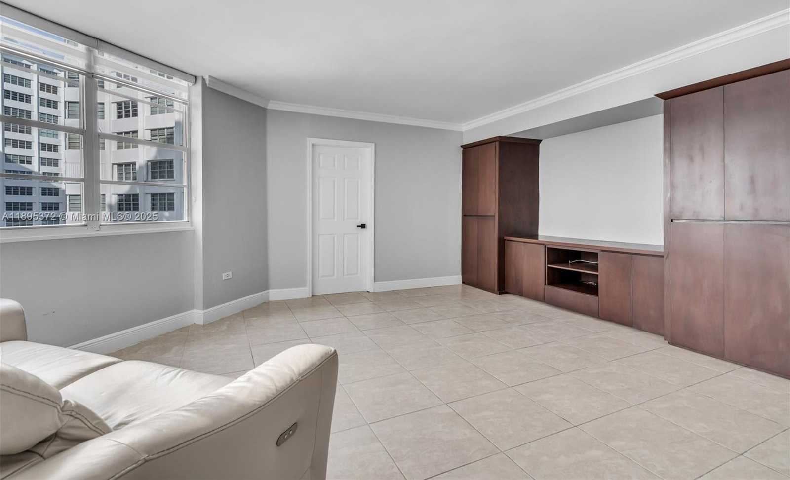 Small Image of 999 BRICKELL BAY DR #1005, Miami Number 8