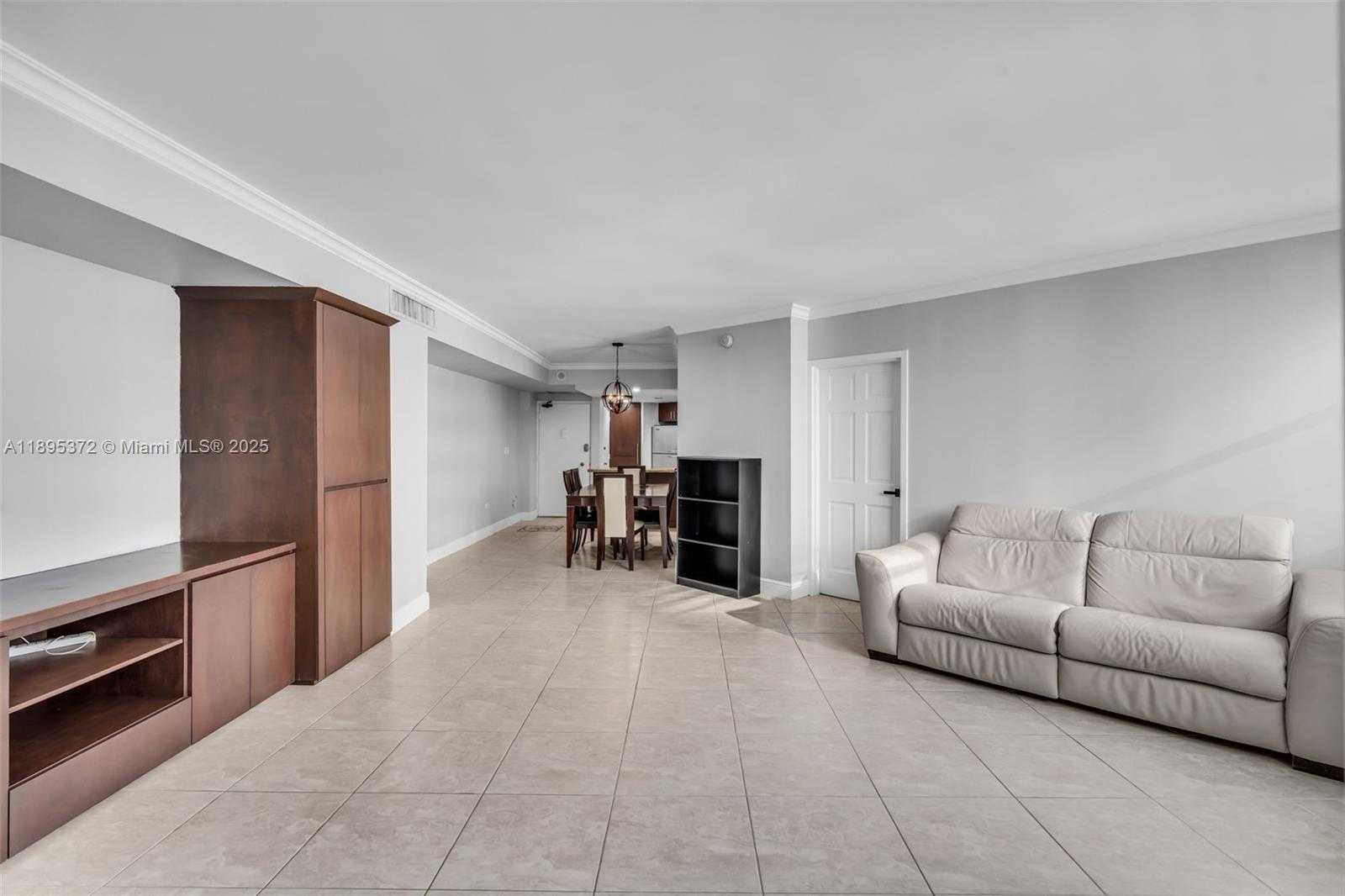 Small Image of 999 BRICKELL BAY DR #1005, Miami Number 9