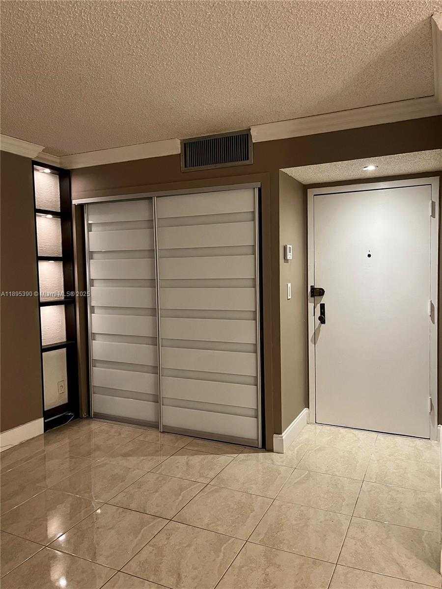 Small Image of 16919 NORTH BAY RD #308, Sunny Isles Beach Number 13