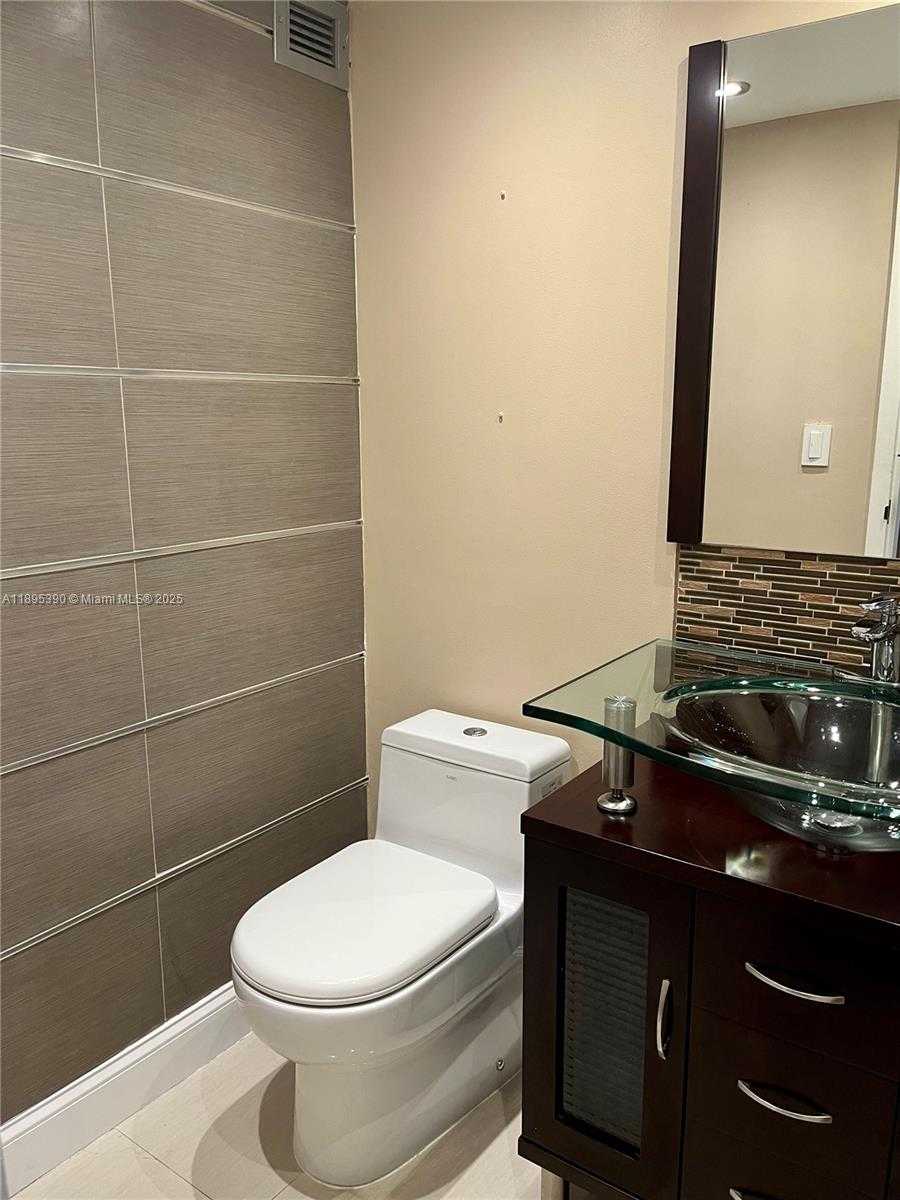 Small Image of 16919 NORTH BAY RD #308, Sunny Isles Beach Number 15