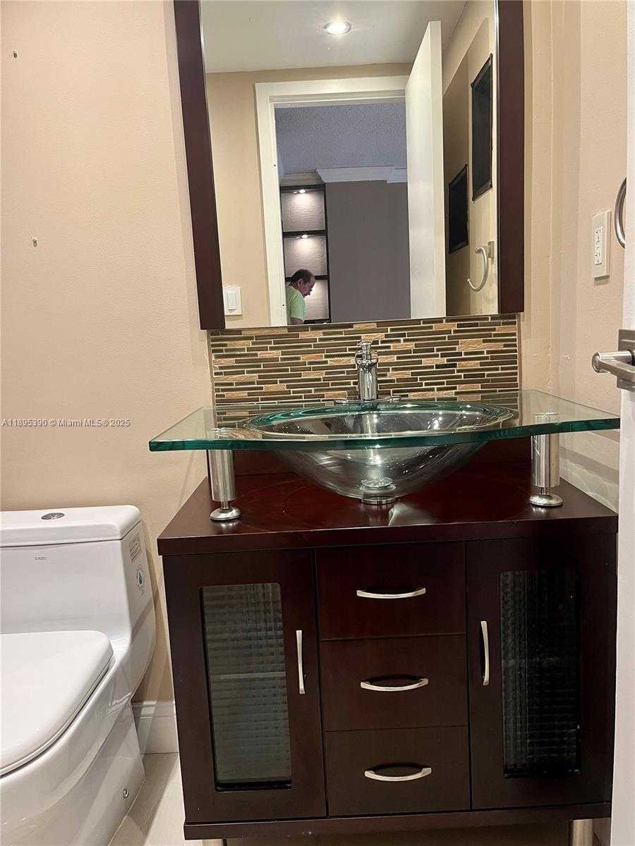 Small Image of 16919 NORTH BAY RD #308, Sunny Isles Beach Number 17