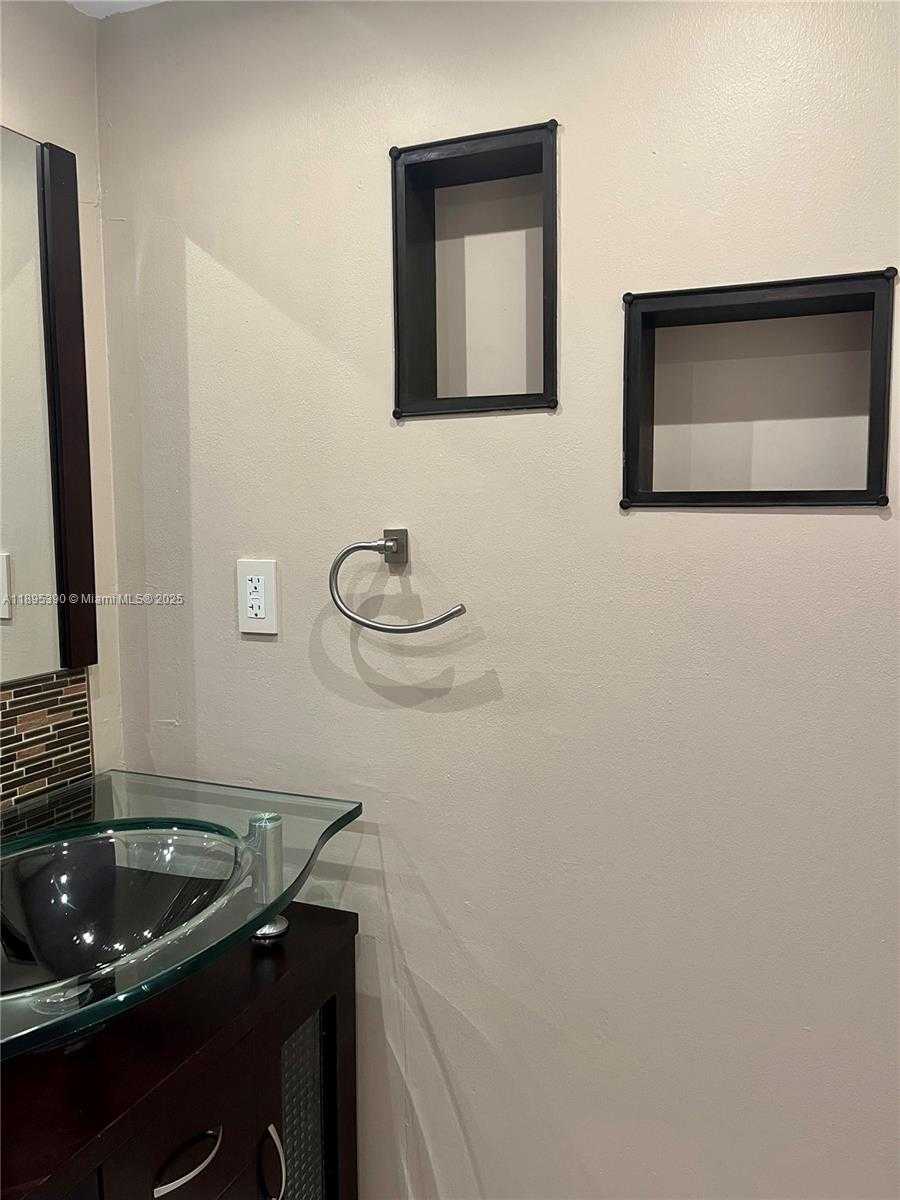 Small Image of 16919 NORTH BAY RD #308, Sunny Isles Beach Number 18