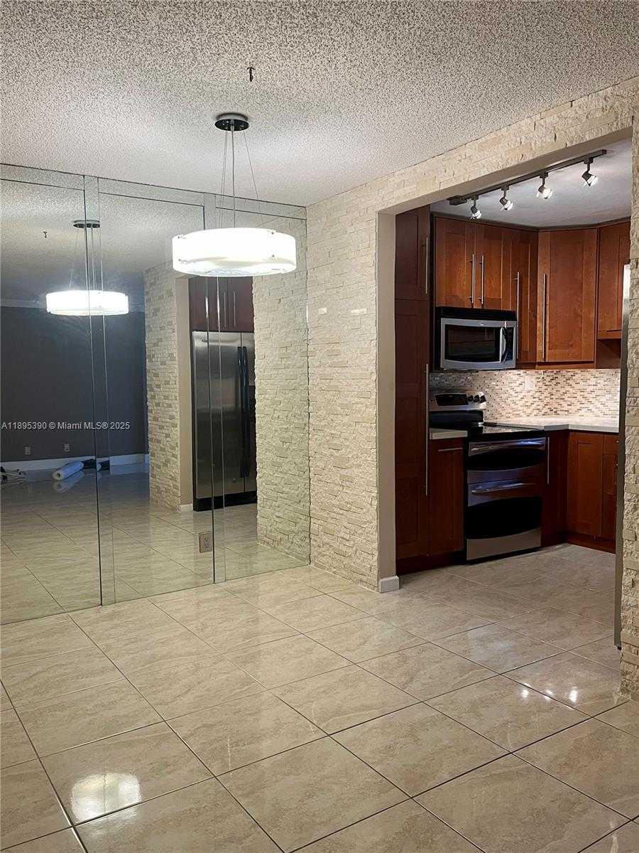 Small Image of 16919 NORTH BAY RD #308, Sunny Isles Beach Number 21