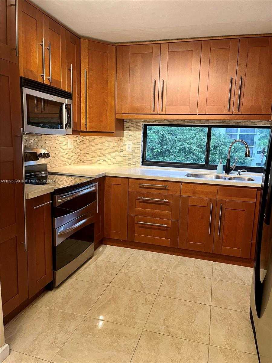 Small Image of 16919 NORTH BAY RD #308, Sunny Isles Beach Number 25