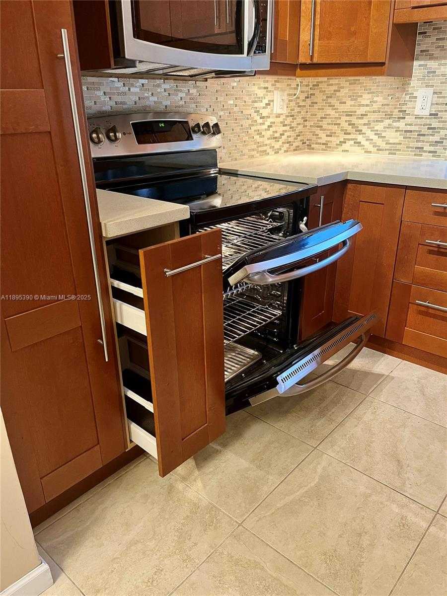 Small Image of 16919 NORTH BAY RD #308, Sunny Isles Beach Number 27