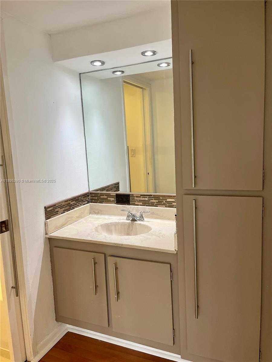 Small Image of 16919 NORTH BAY RD #308, Sunny Isles Beach Number 39