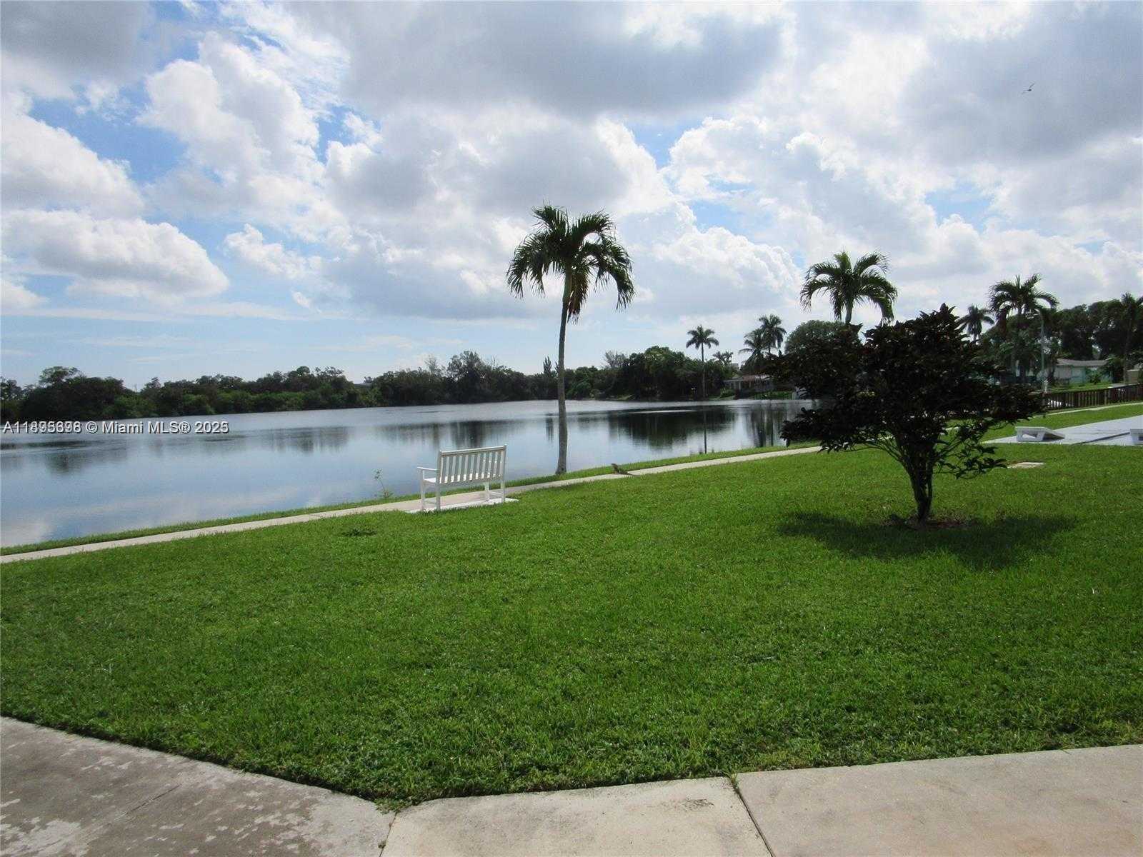 Small Image of 2200 PARK LN #209, Hollywood Number 12