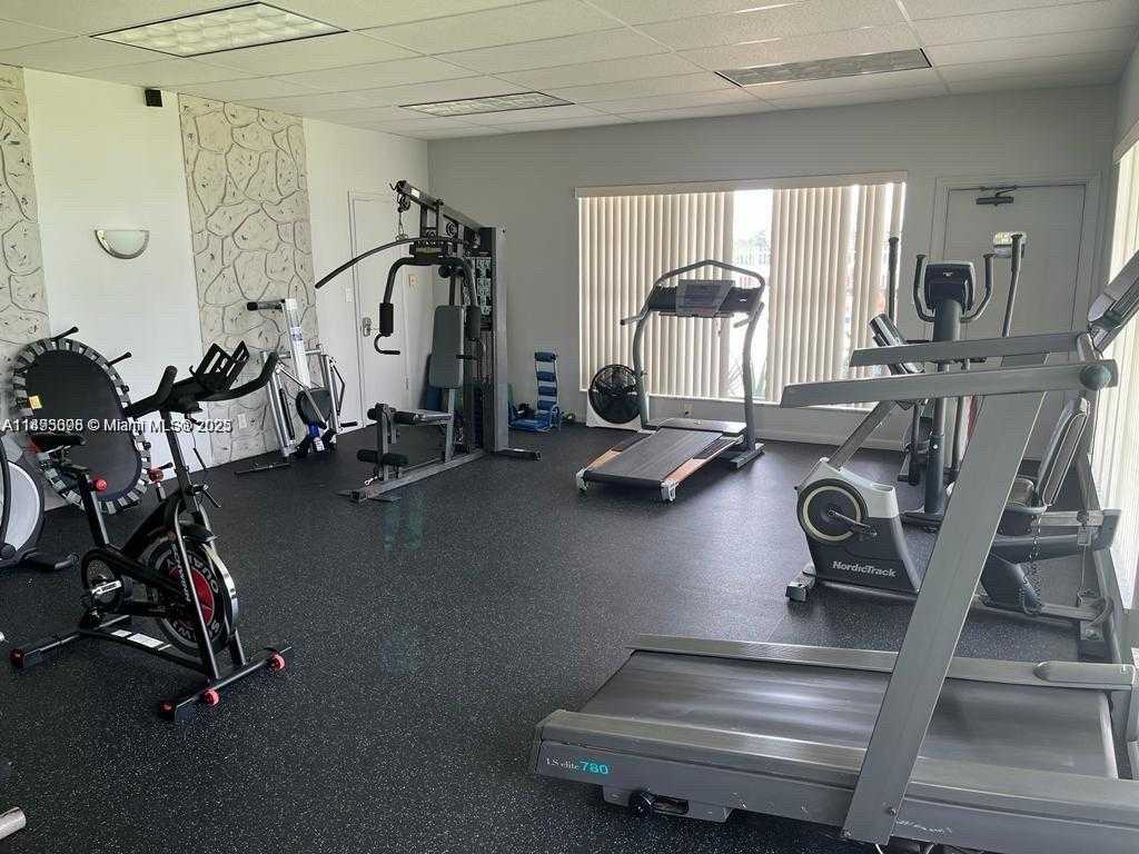 Small Image of 2200 PARK LN #209, Hollywood Number 13