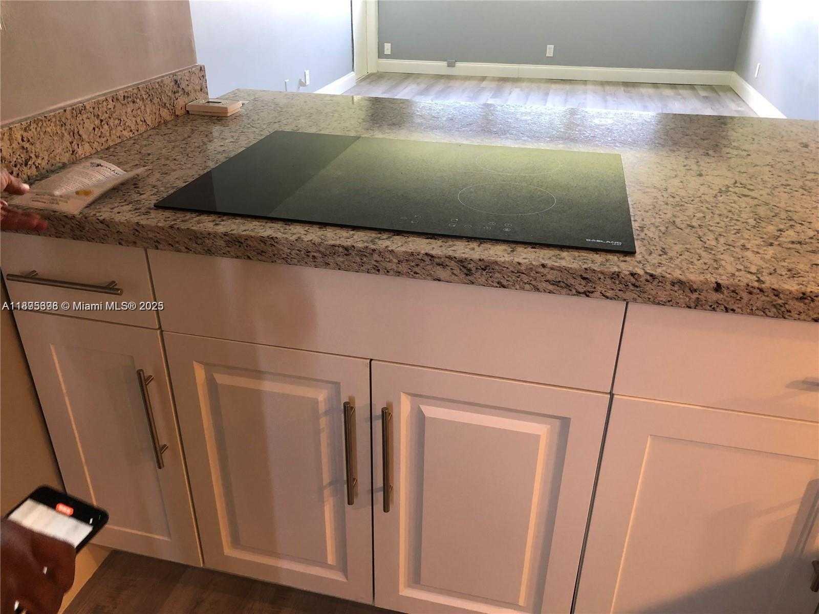 Small Image of 2200 PARK LN #209, Hollywood Number 2