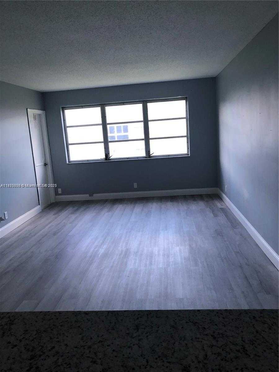 Small Image of 2200 PARK LN #209, Hollywood Number 5