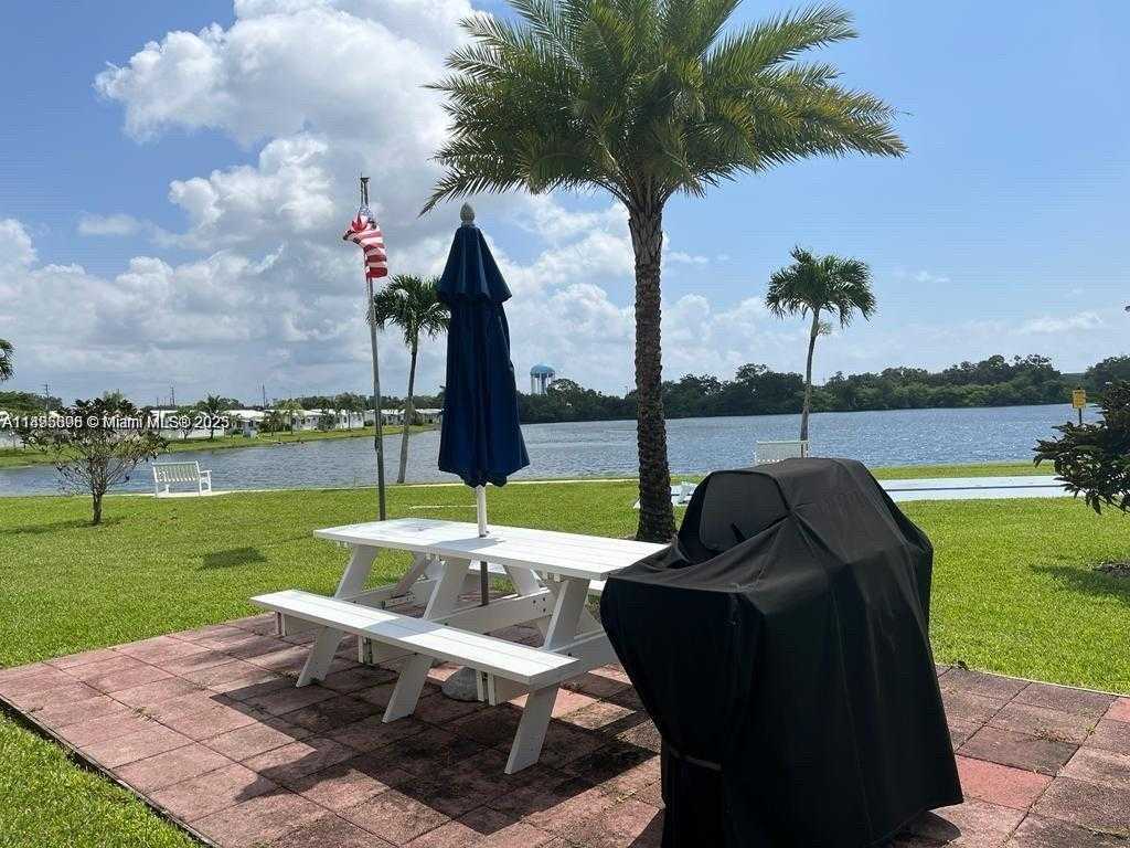 Small Image of 2200 PARK LN #209, Hollywood Number 7