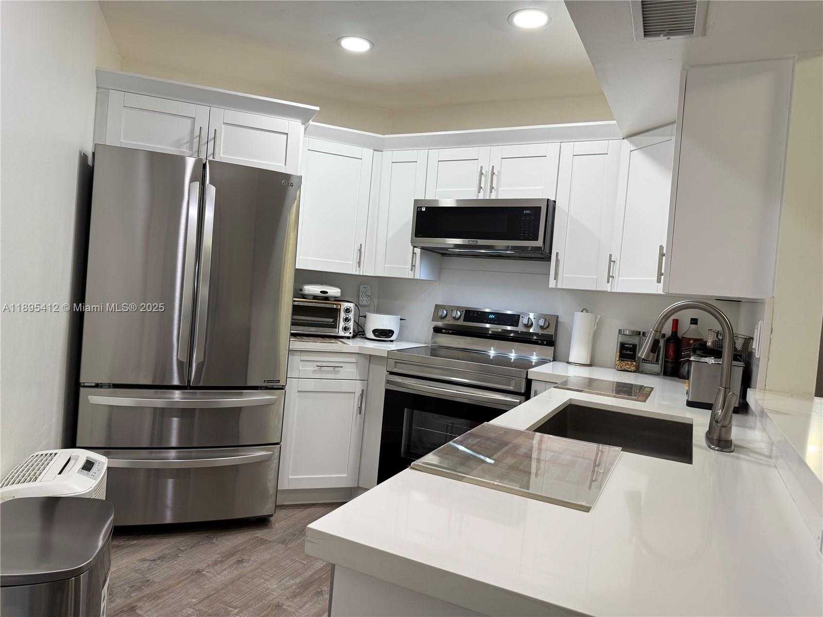 Small Image of 9725 FONTAINEBLEAU BLVD #A212, Miami Number 2