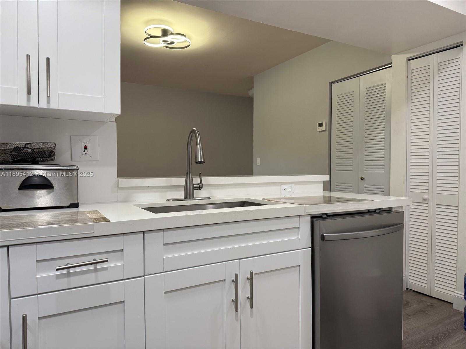 Small Image of 9725 FONTAINEBLEAU BLVD #A212, Miami Number 4