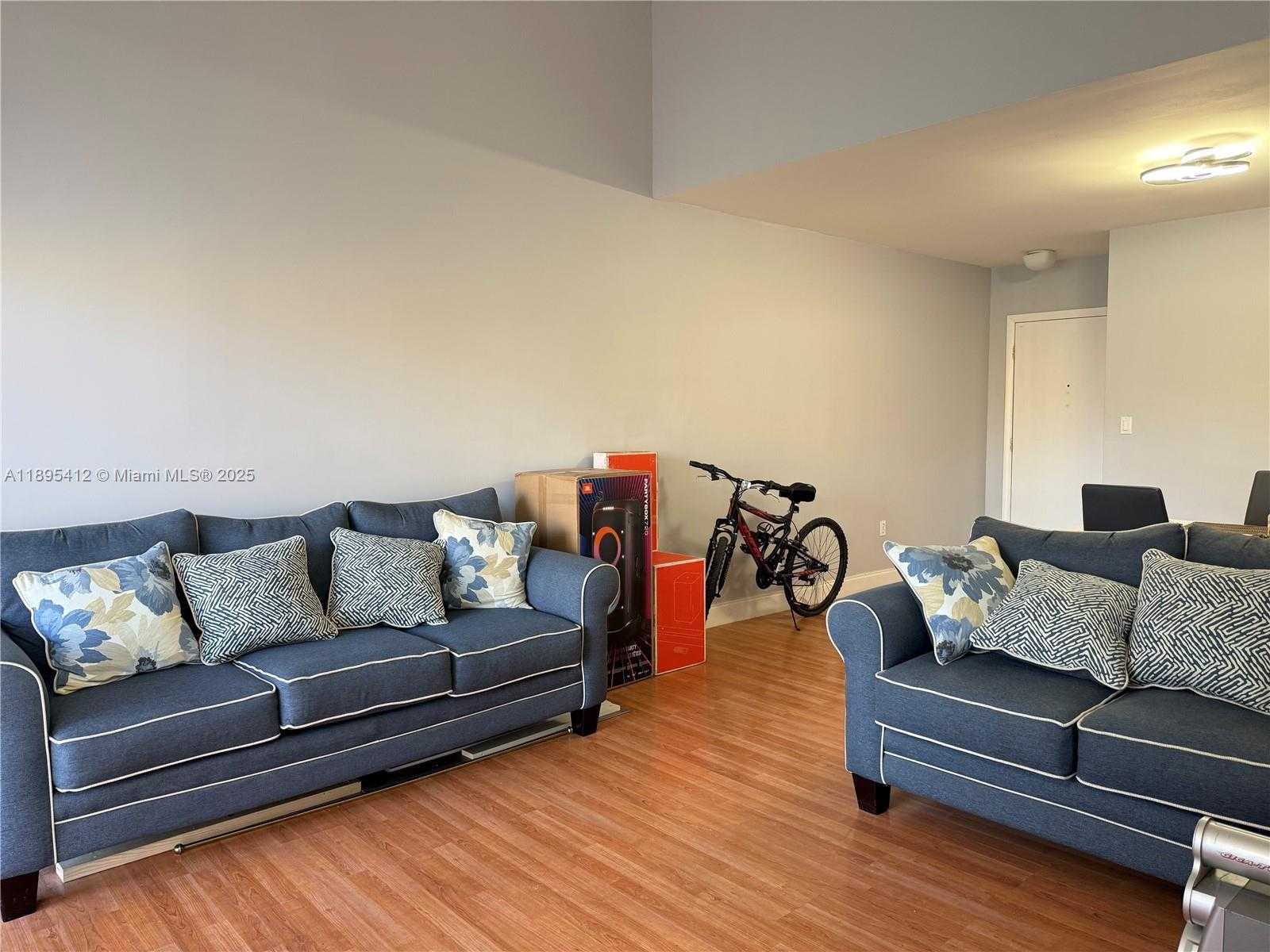 Small Image of 9725 FONTAINEBLEAU BLVD #A212, Miami Number 5