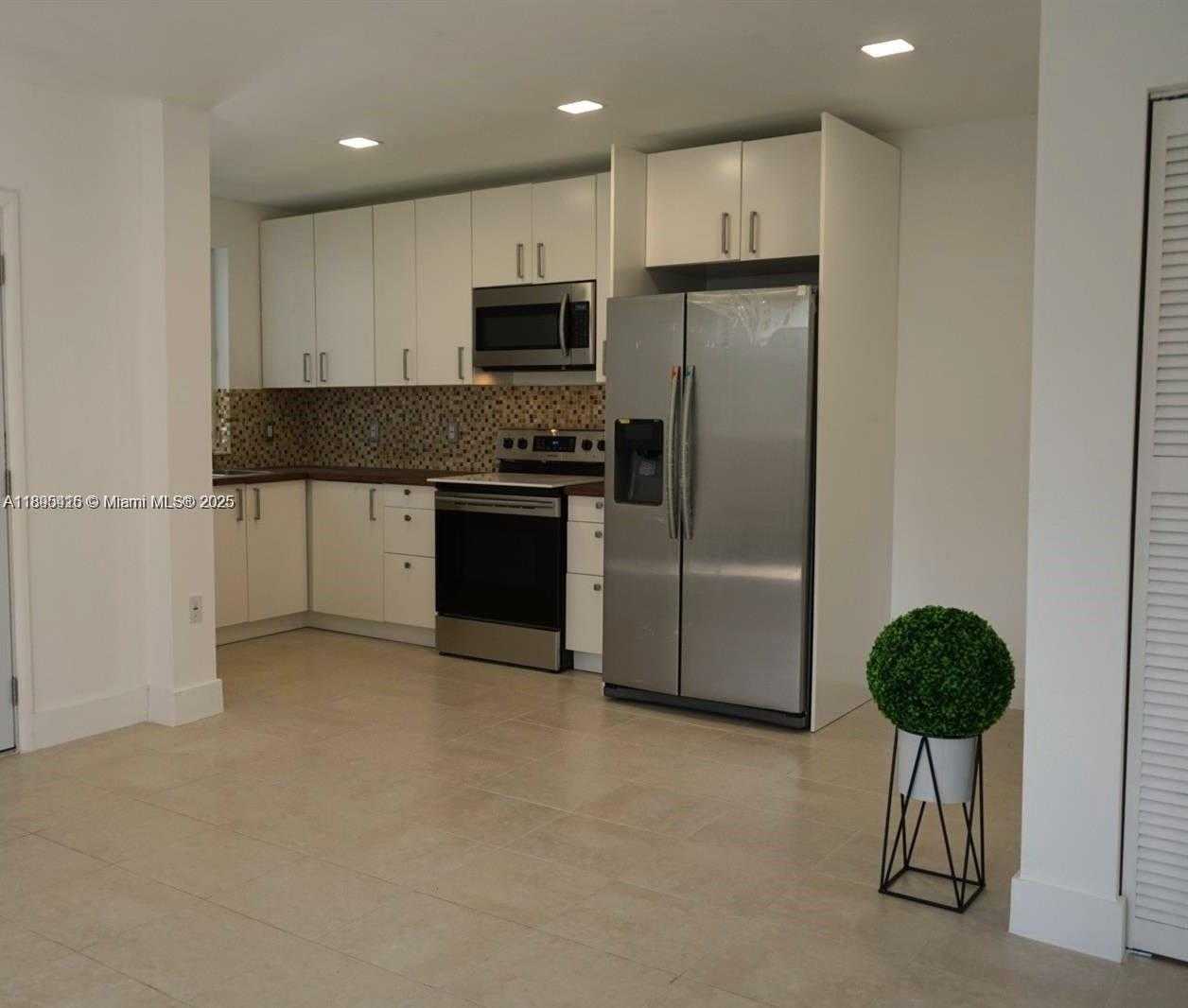 Small Image of 1450 NORTH EAST 147TH ST, Miami Number 11