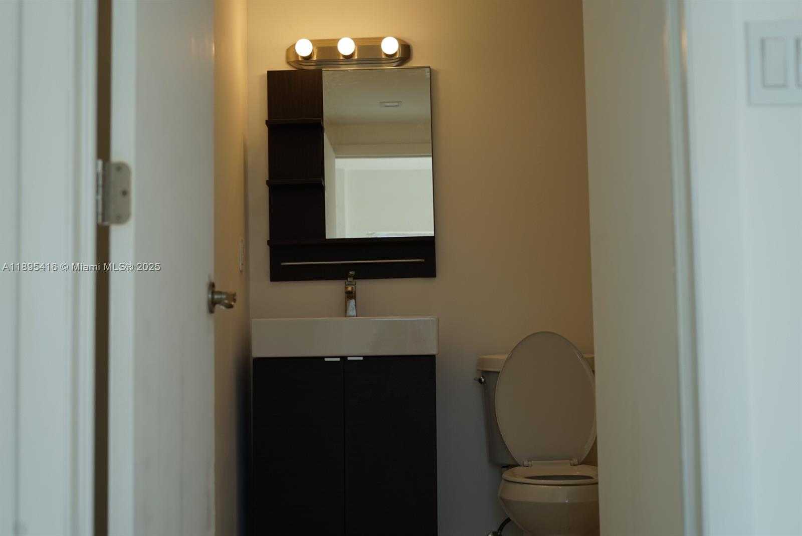 Small Image of 1450 NORTH EAST 147TH ST, Miami Number 4