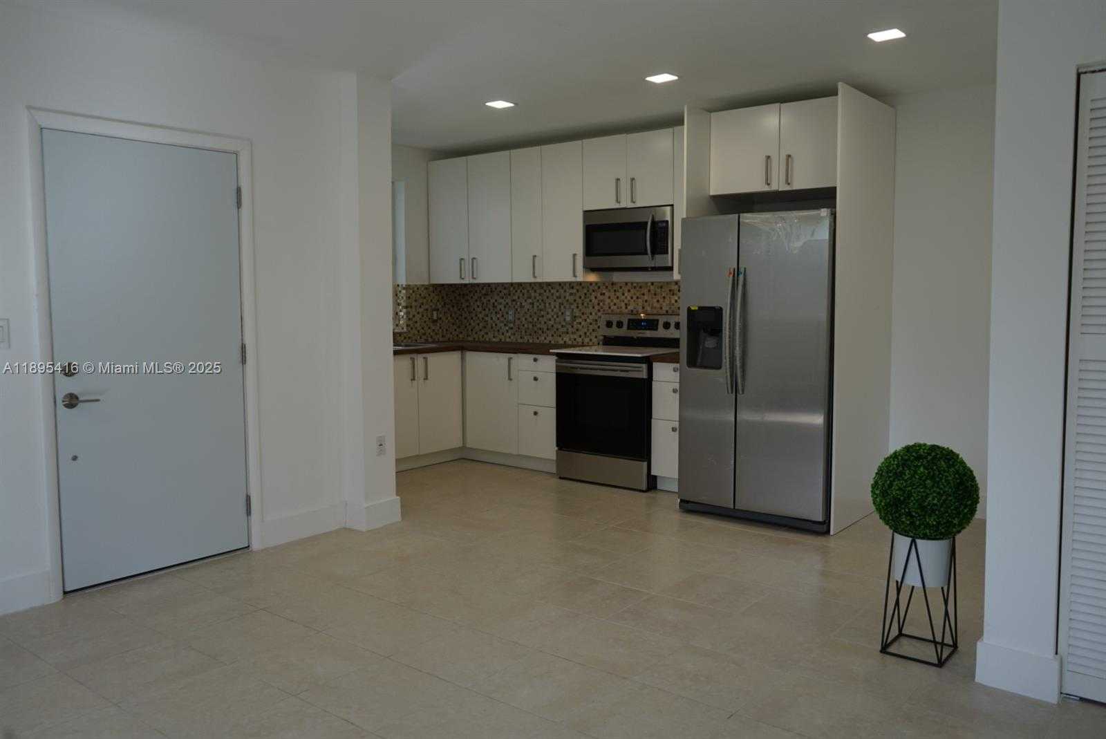 Small Image of 1450 NORTH EAST 147TH ST, Miami Number 7