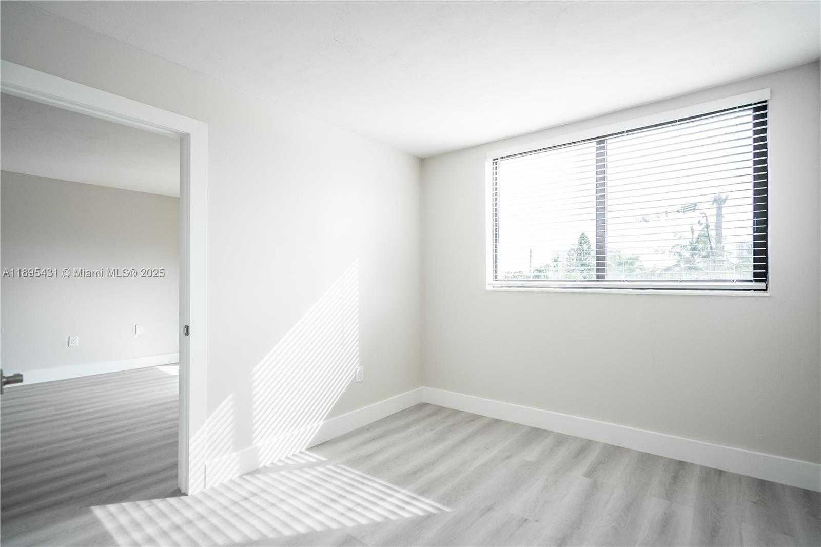 Small Image of 6960 RUE VENDOME #301, Miami Beach Number 16