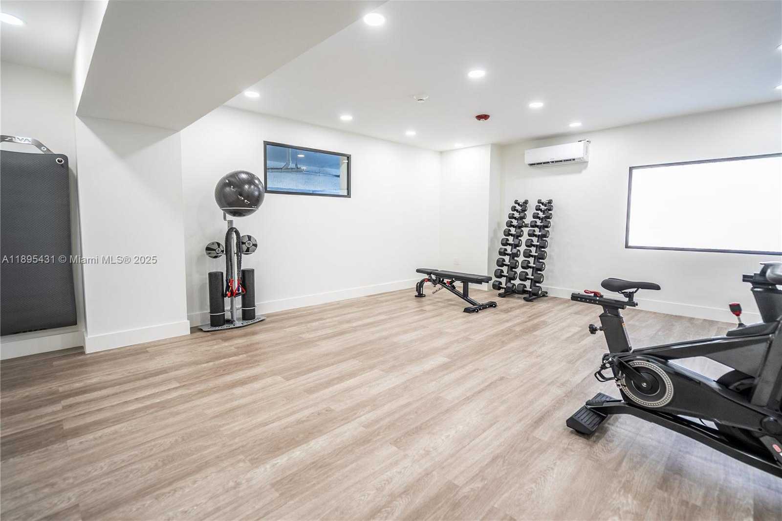 Small Image of 6960 RUE VENDOME #301, Miami Beach Number 26