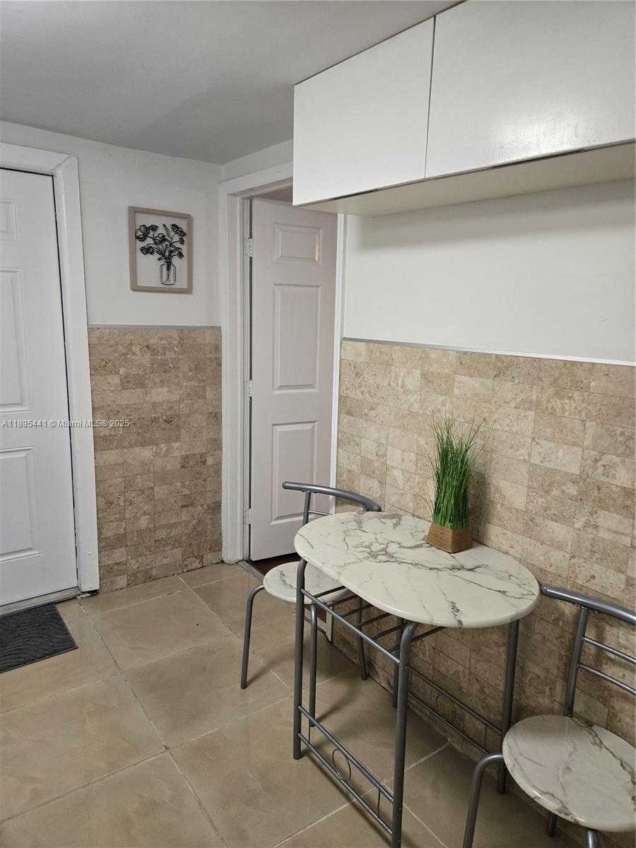 Small Image of 5712 HOLLYWOOD BLVD #1, Hollywood Number 6