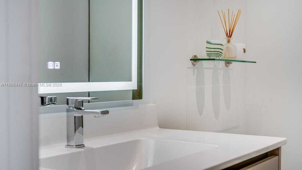 Small Image of 1030 15TH ST #201, Miami Beach Number 18