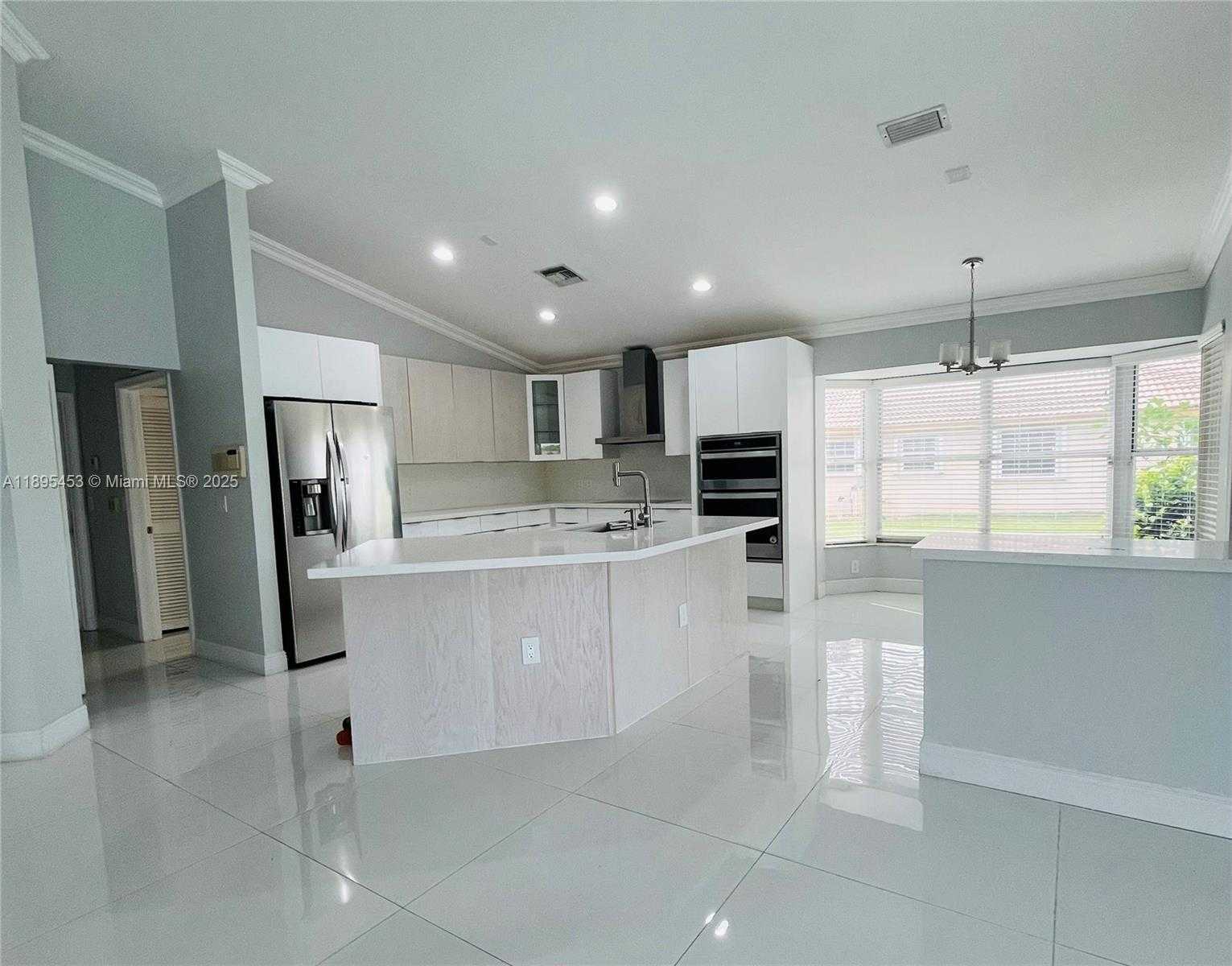 Small Image of 1243 SOUTH MANOR DR S, Weston Number 3