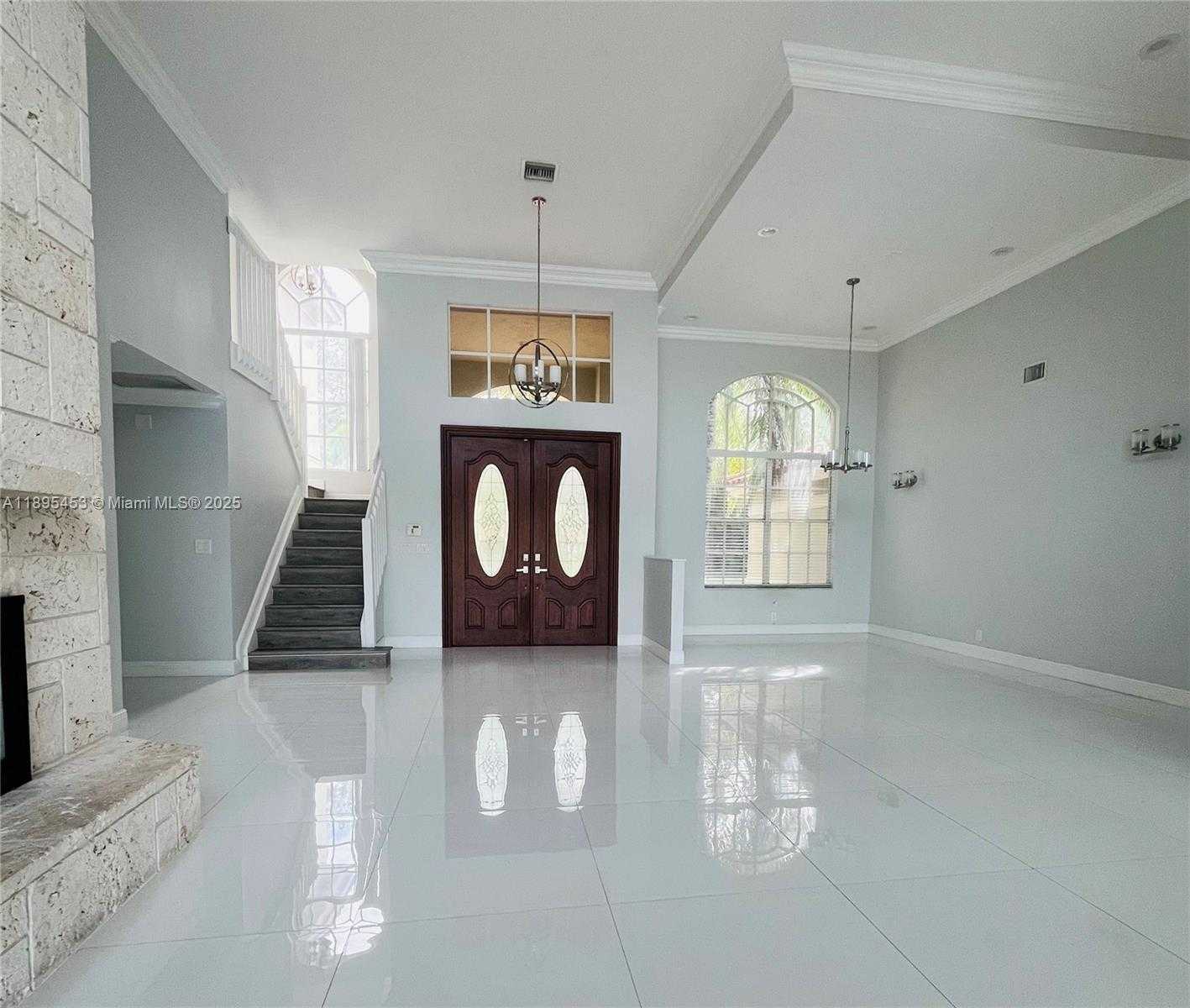 Small Image of 1243 SOUTH MANOR DR S, Weston Number 4
