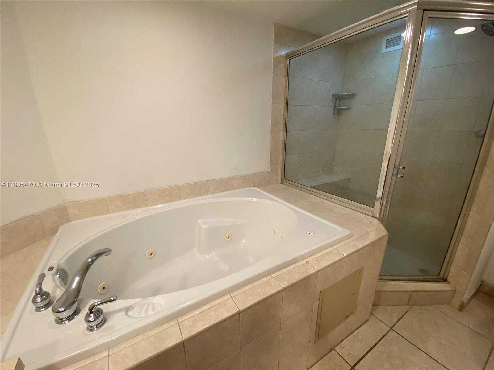 Small Image of 5600 COLLINS AVE #4E, Miami Beach Number 15