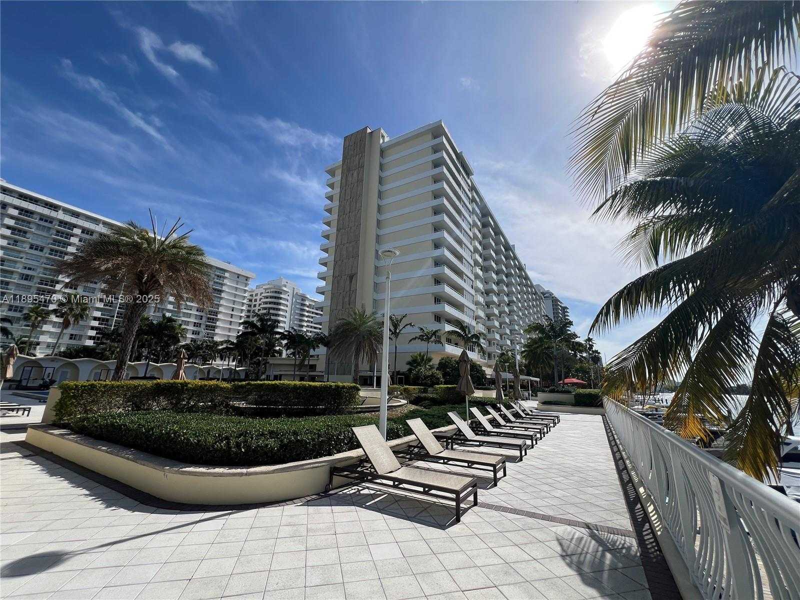 Small Image of 5600 COLLINS AVE #4E, Miami Beach Number 21
