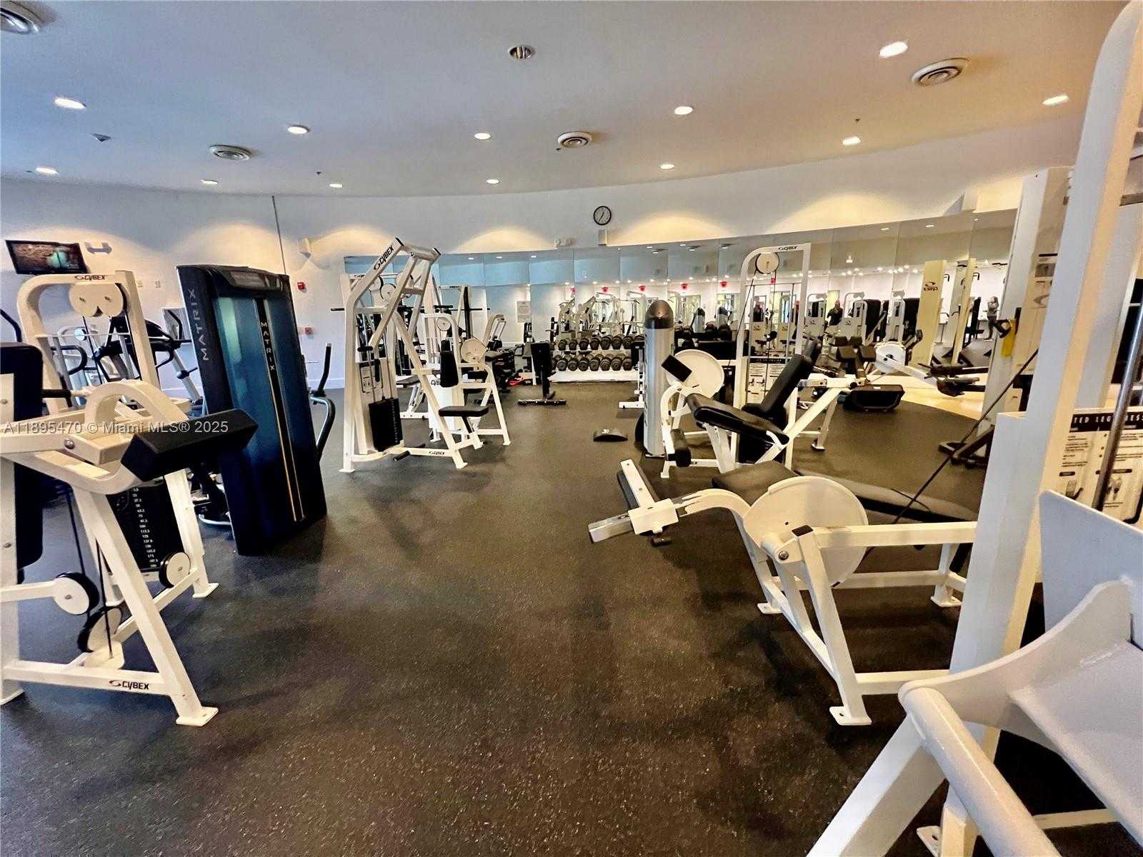 Small Image of 5600 COLLINS AVE #4E, Miami Beach Number 25