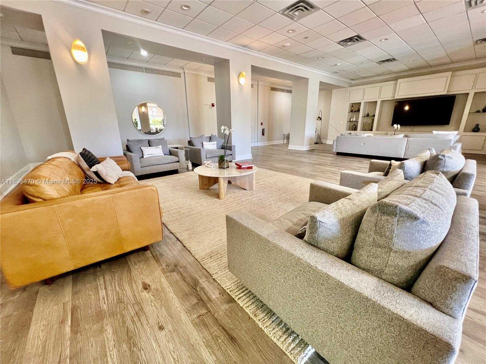 Small Image of 5600 COLLINS AVE #4E, Miami Beach Number 26