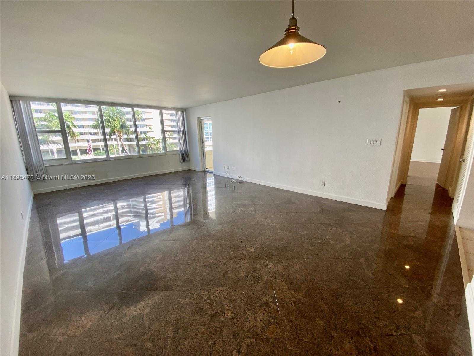 Small Image of 5600 COLLINS AVE #4E, Miami Beach Number 3
