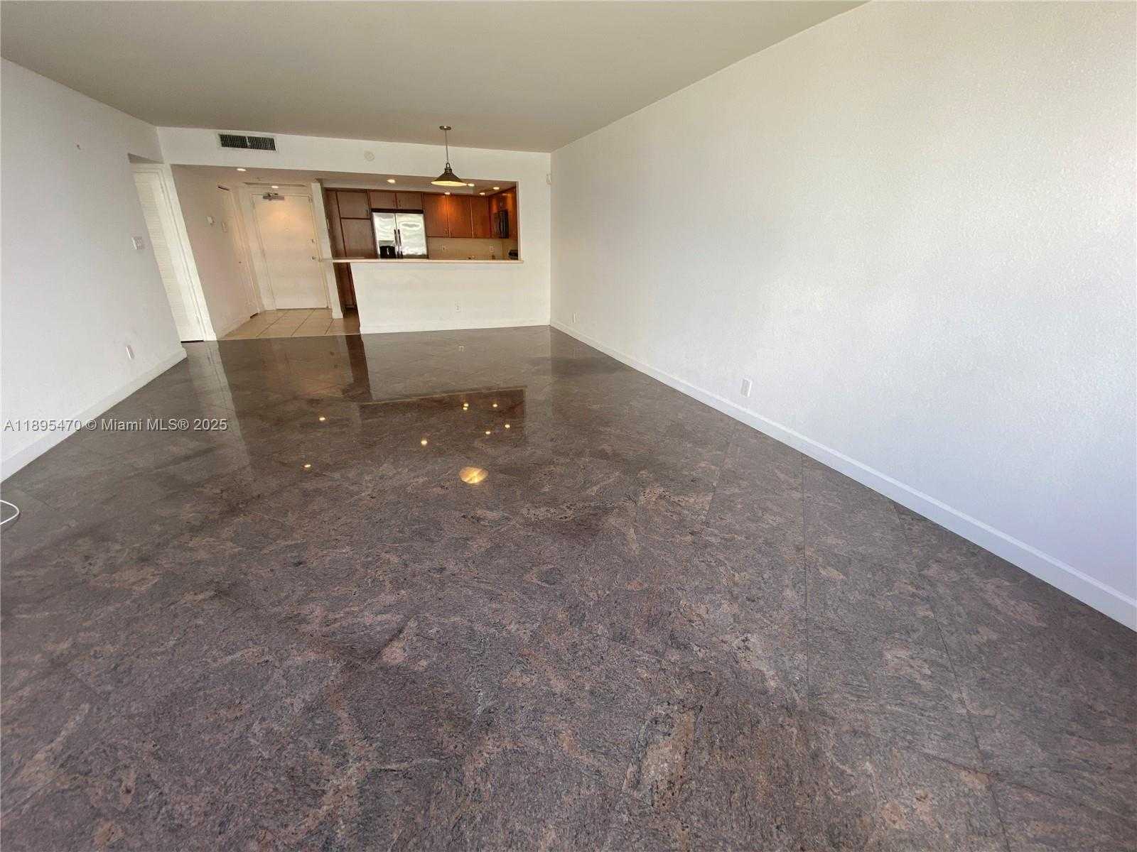 Small Image of 5600 COLLINS AVE #4E, Miami Beach Number 5