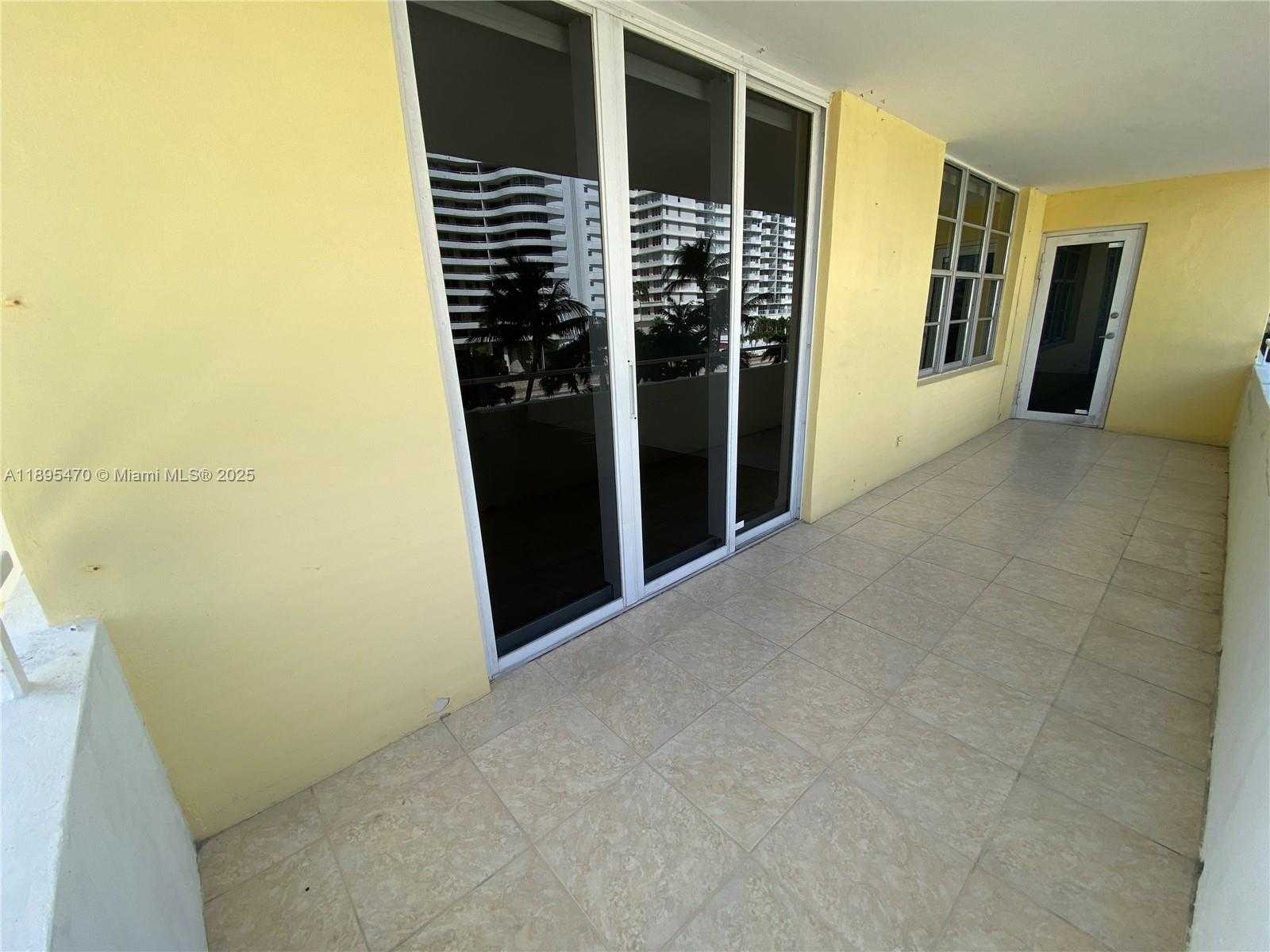 Small Image of 5600 COLLINS AVE #4E, Miami Beach Number 7