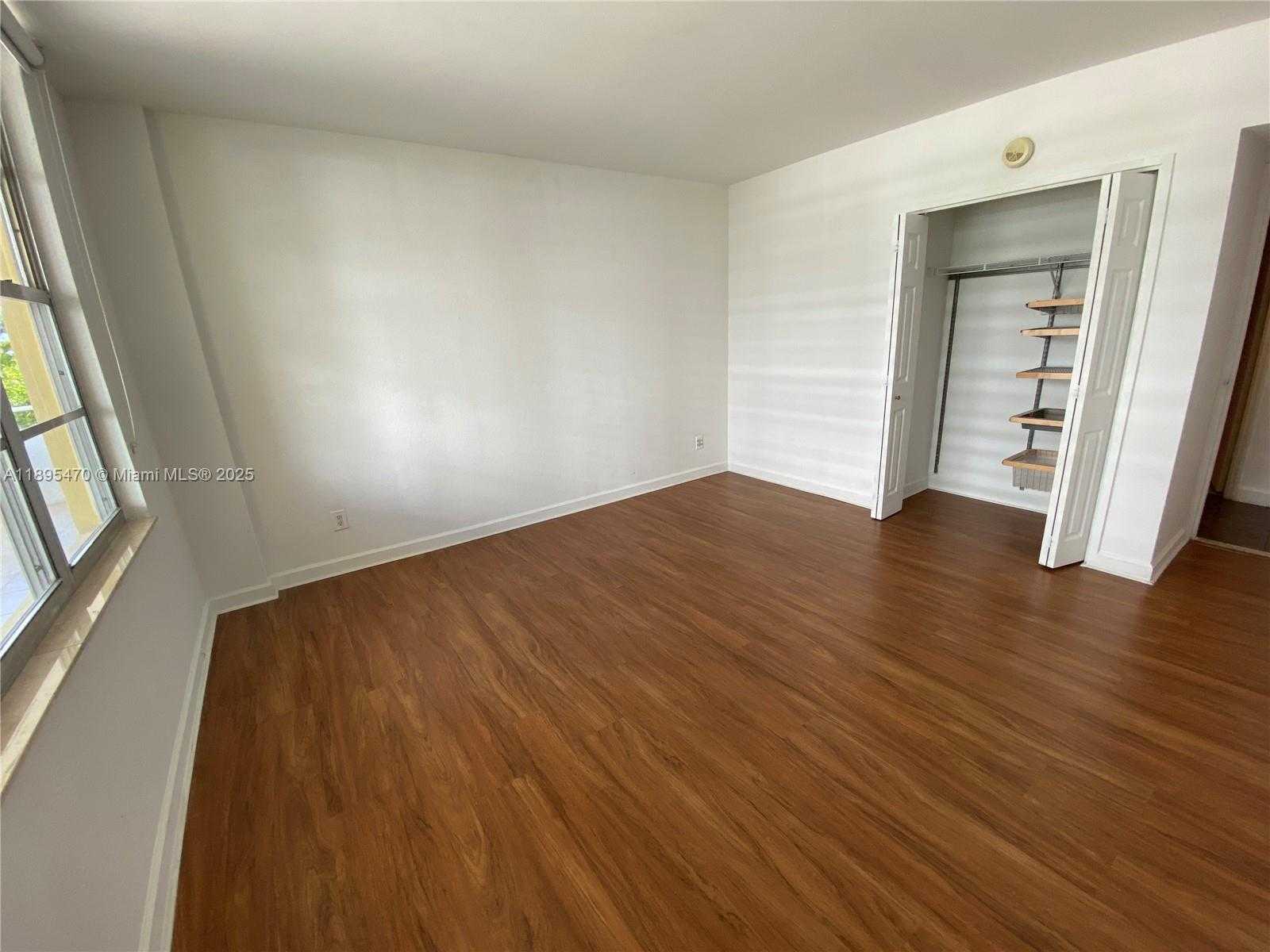 Small Image of 5600 COLLINS AVE #4E, Miami Beach Number 9