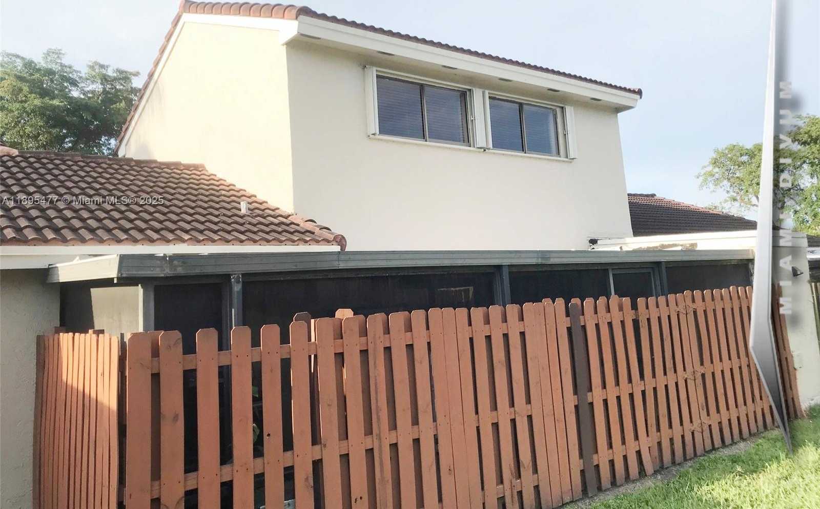 Small Image of 6024 NORTH WEST 172ND TERR CIR, Hialeah Number 10