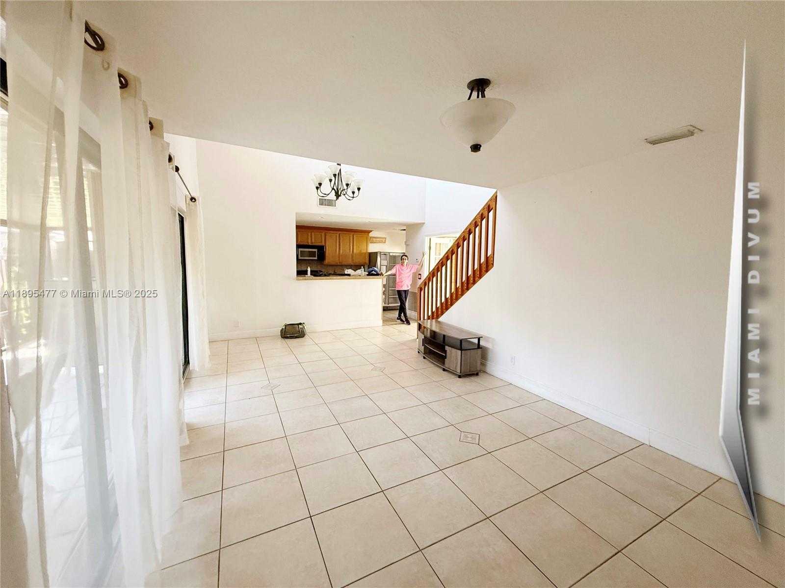 Small Image of 6024 NORTH WEST 172ND TERR CIR, Hialeah Number 13