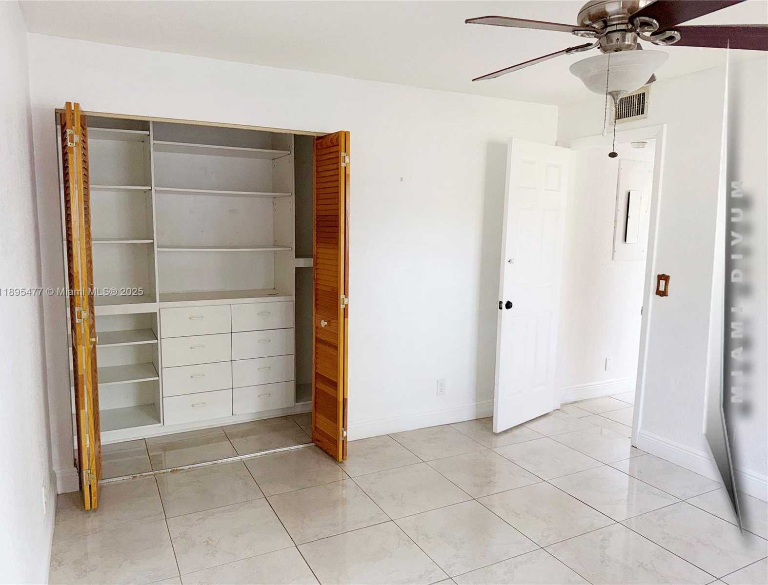 Small Image of 6024 NORTH WEST 172ND TERR CIR, Hialeah Number 17