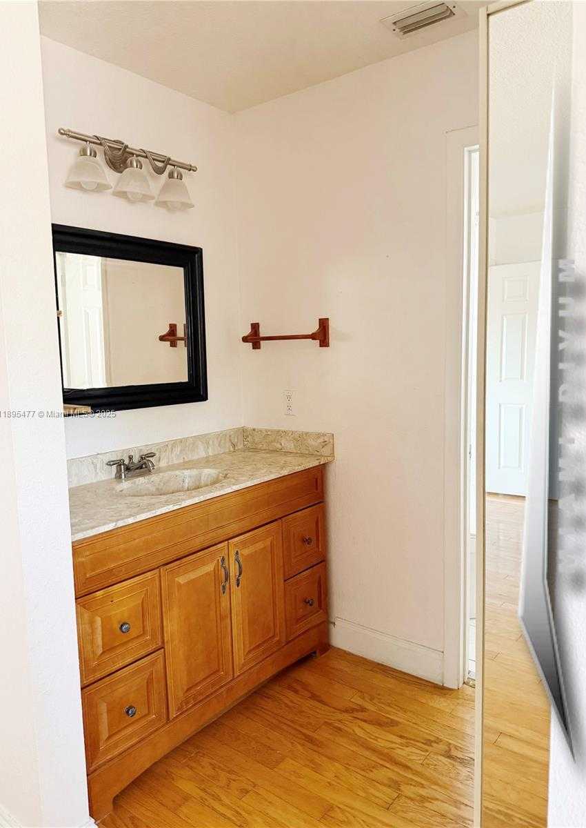 Small Image of 6024 NORTH WEST 172ND TERR CIR, Hialeah Number 22