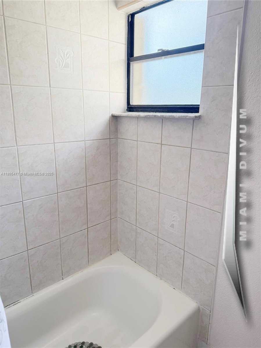 Small Image of 6024 NORTH WEST 172ND TERR CIR, Hialeah Number 23