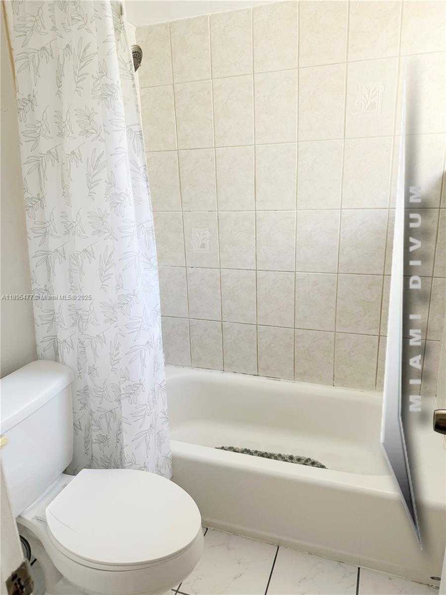 Small Image of 6024 NORTH WEST 172ND TERR CIR, Hialeah Number 24