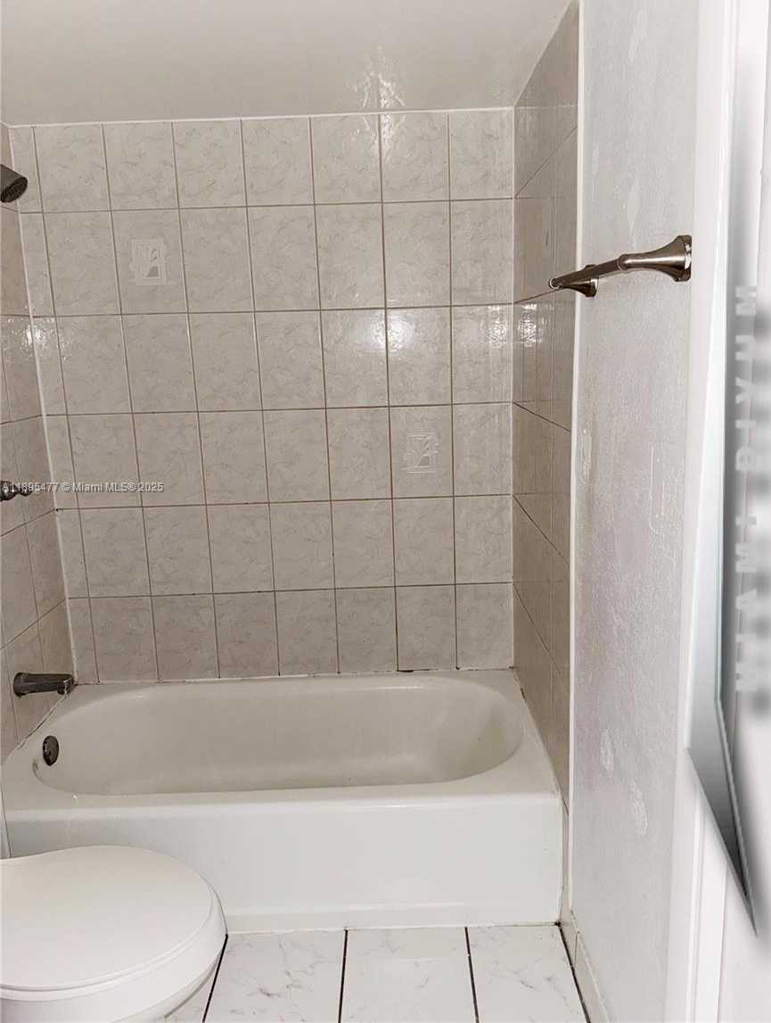 Small Image of 6024 NORTH WEST 172ND TERR CIR, Hialeah Number 25