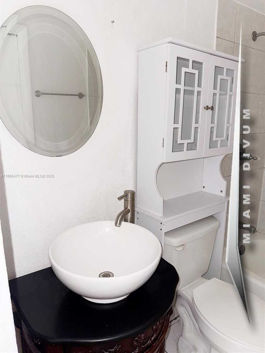 Small Image of 6024 NORTH WEST 172ND TERR CIR, Hialeah Number 26