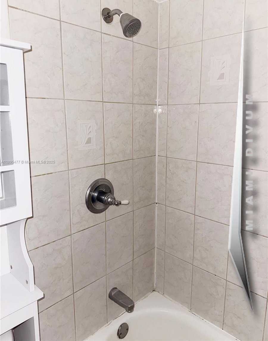 Small Image of 6024 NORTH WEST 172ND TERR CIR, Hialeah Number 27